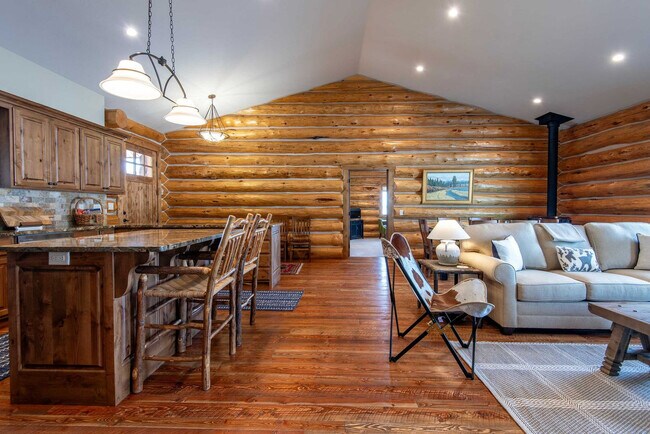 Foto del edificio - 1330 Larsen Ln