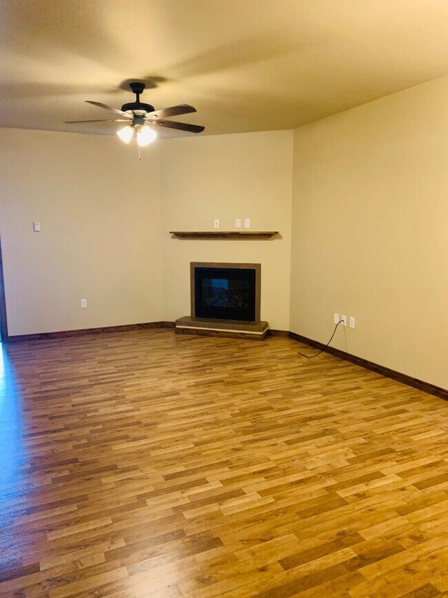 Foto del edificio - Everything you need. All right here. 2 bed...