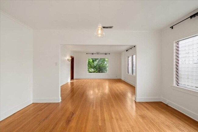 Foto del edificio - 715 N Harper Ave