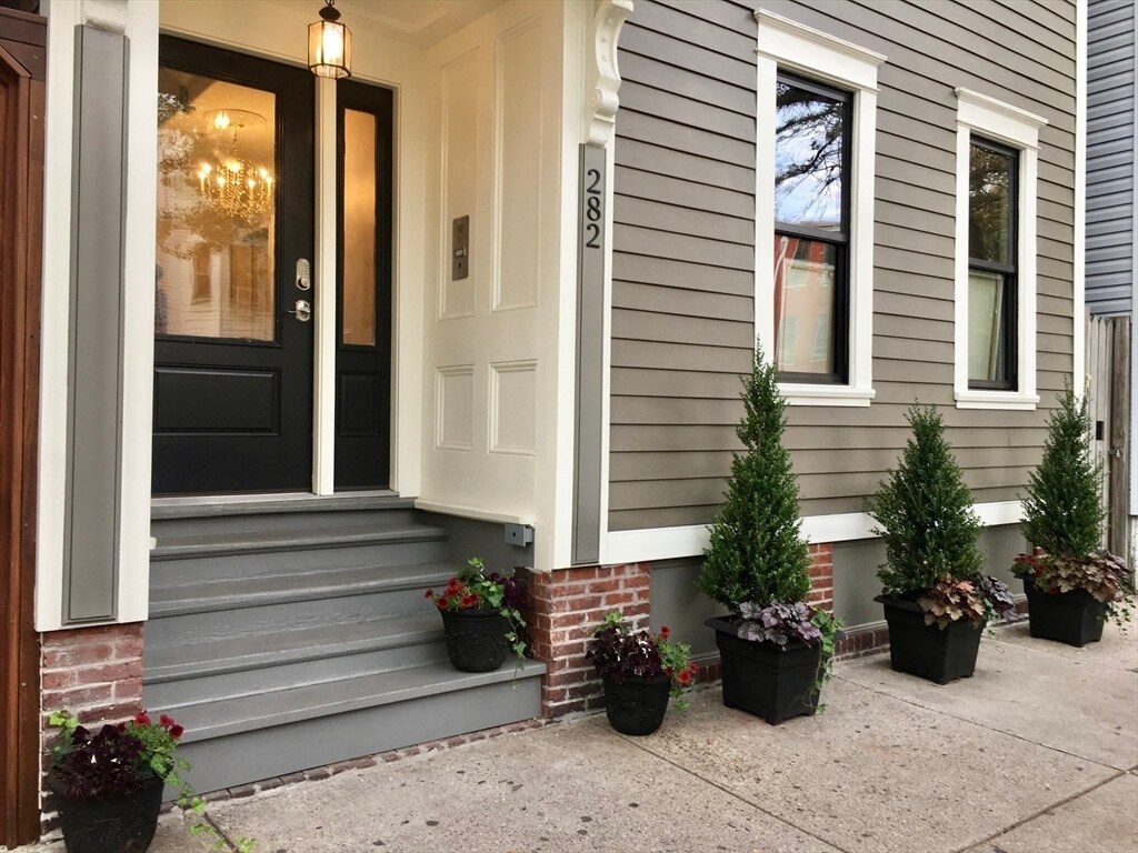 Foto principal - 282 Chelsea St
