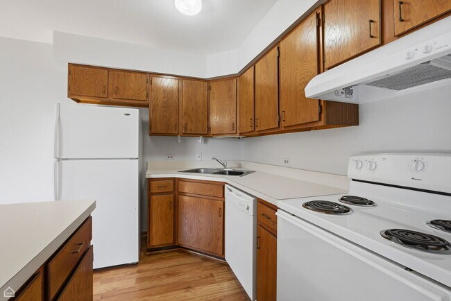 Building Photo - 187 Uteg St