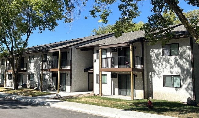 Building Photo - Maple Tree Villa Apartments