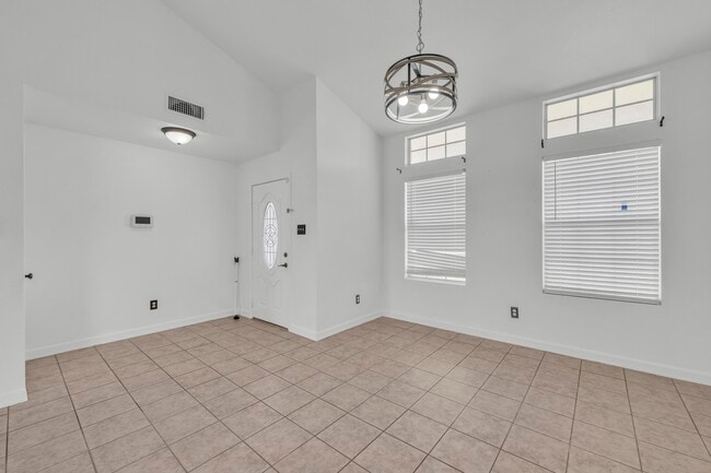 Building Photo - 4205 Thunder Creek Dr