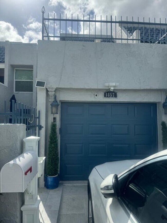 Foto del edificio - 1857 NW 58th Ave