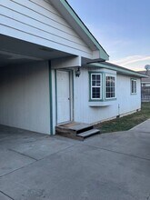 Building Photo - 903 E White Birch Ave