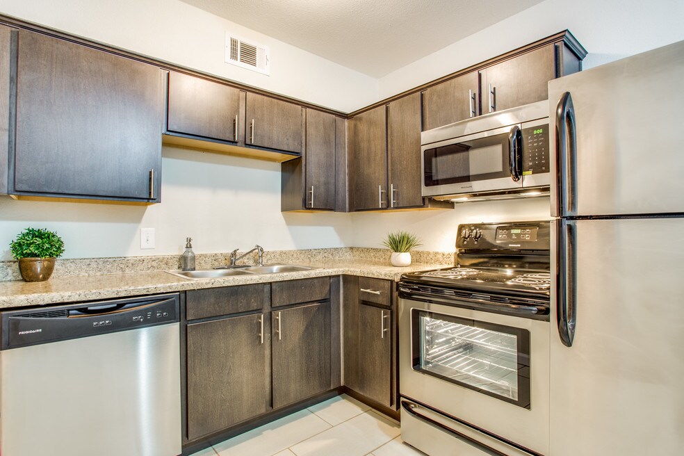 Foto principal - 4618 Reiger Ave