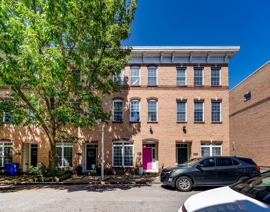 Primary Photo - 2-Bedroom, 2.5 Bathroom Home with Office/G...
