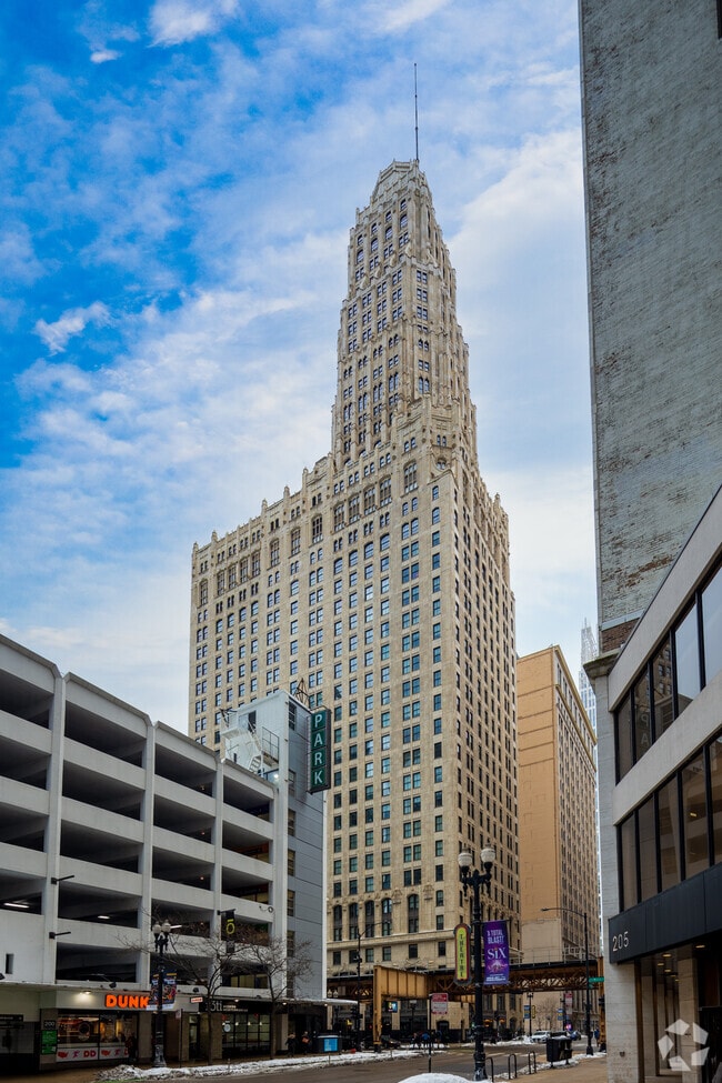 Foto del edificio - Randolph Tower City Apartments