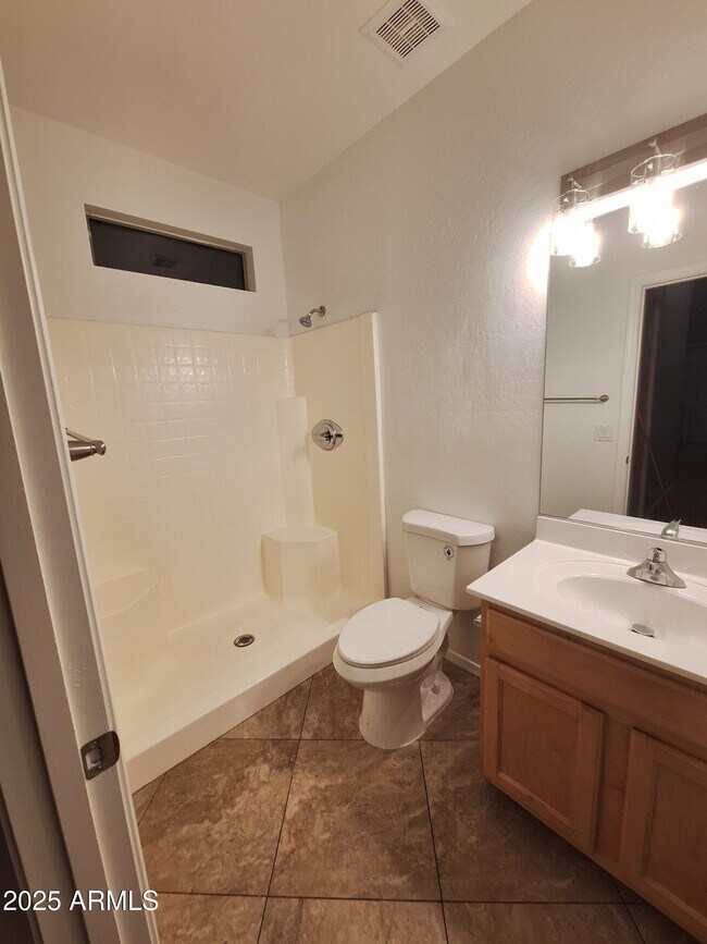 Foto del edificio - 9240 E Keats Ave