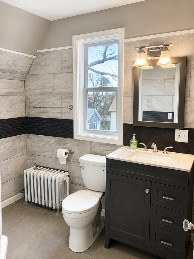 Baño con conexiones para lavadora/secadora - 346 Parkdale Ave