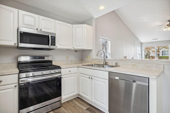 Foto del edificio - 6246 Albany Crest Ave