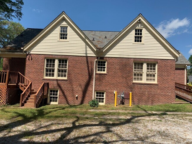 Building Photo - 406 Westview Dr