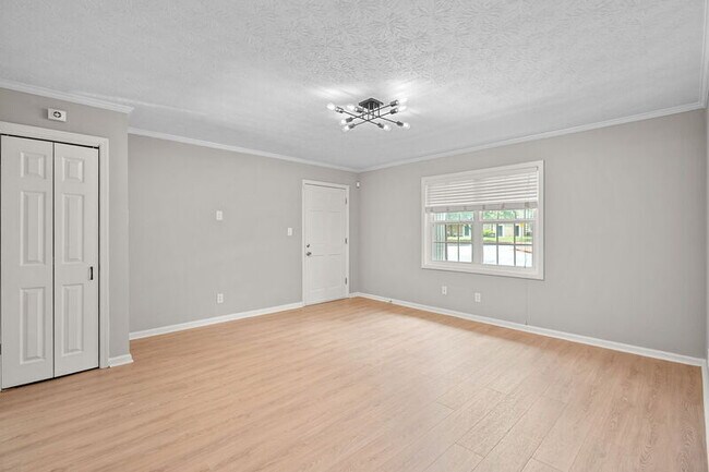 Building Photo - 315 Winding River Dr