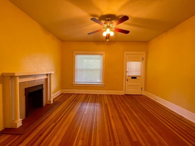 Building Photo - $0 DEPOSIT OPTION! CHARMING 2-STORY, 3 BED 2 BATH TOWNHOME IN WEST WASH PARK