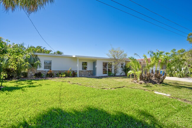 Building Photo - 4099 Pompano Dr SE