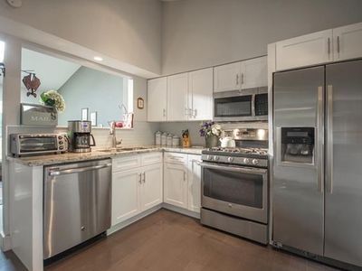 Building Photo - 5911 Cedardale Dr