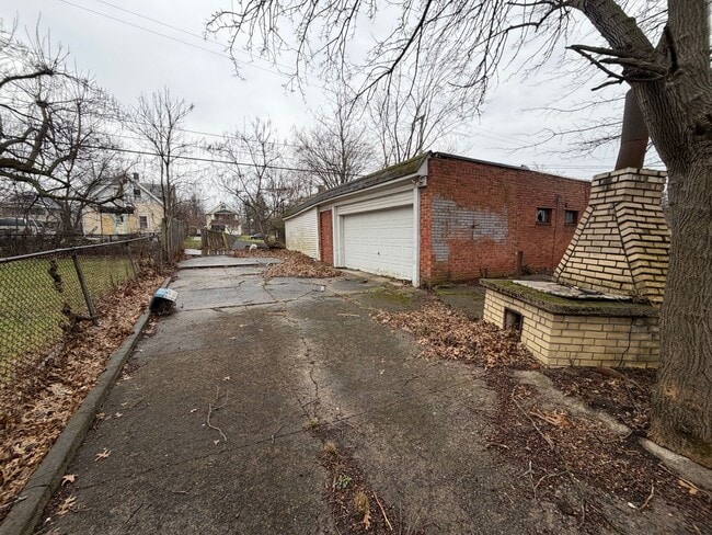 Building Photo - 3611 E 147th St