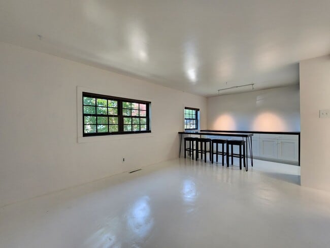 Building Photo - 335 Otero St