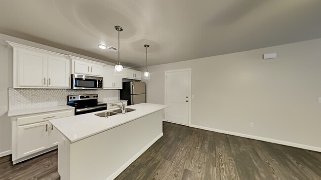 Building Photo - 2 Bedrooms 2 Bathroom 2 Car Garage Duplex ...