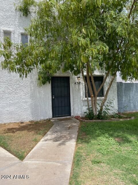 Primary Photo - 4718 W Orangewood Ave