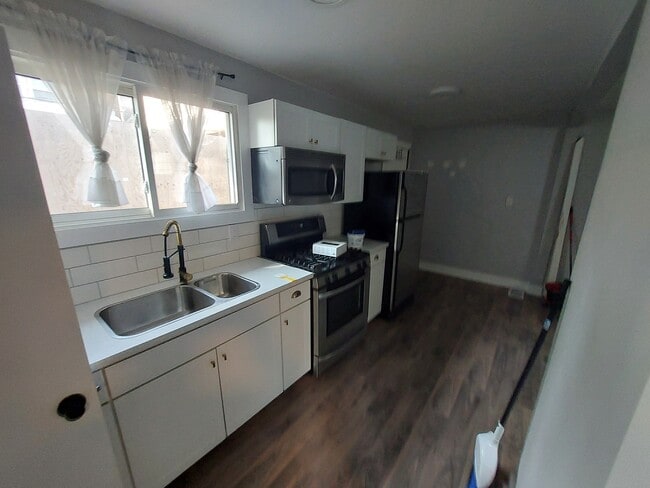 Building Photo - Beautiful Studio Apartment for Rent!