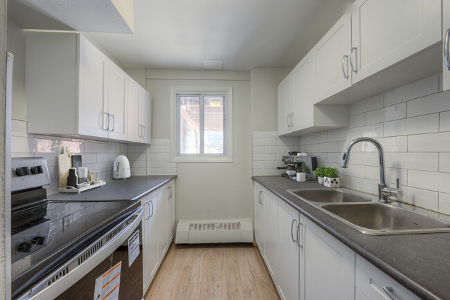 Building Photo - Silver Spring Park Townhouses