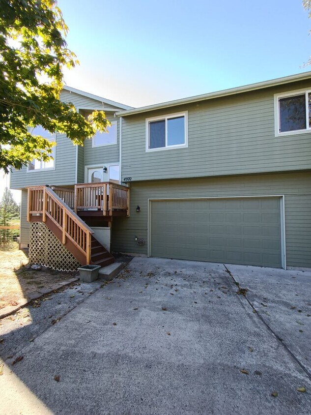 Primary Photo - Newly Refurbished Holmes Harbor View Home!