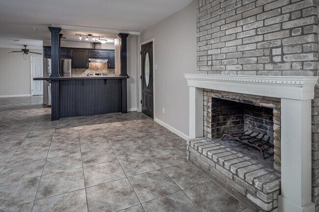 Building Photo - 110 Mariposa Dr