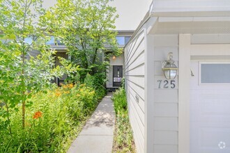 Building Photo - 725 Peninsula Ct