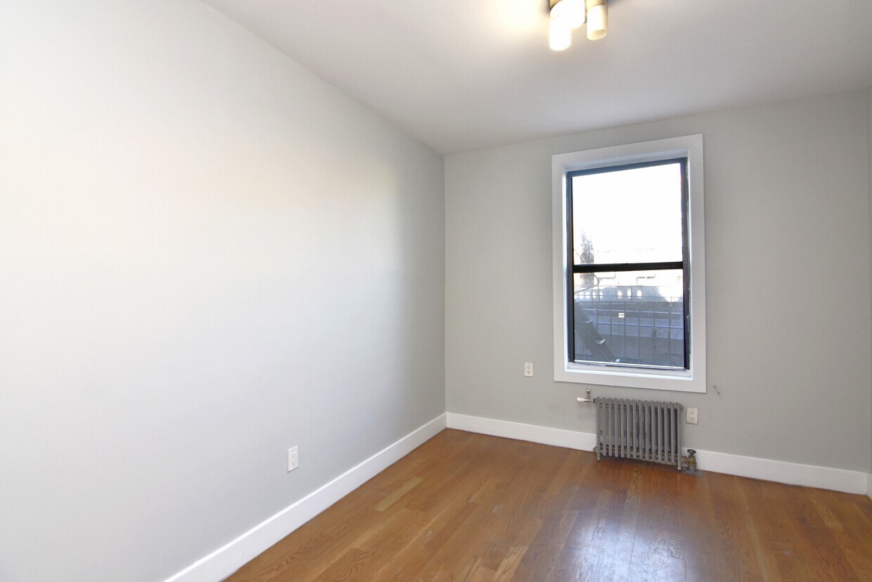 12 Pinehurst Ave Unit 2F, New York, NY 10033 Room for Rent in New