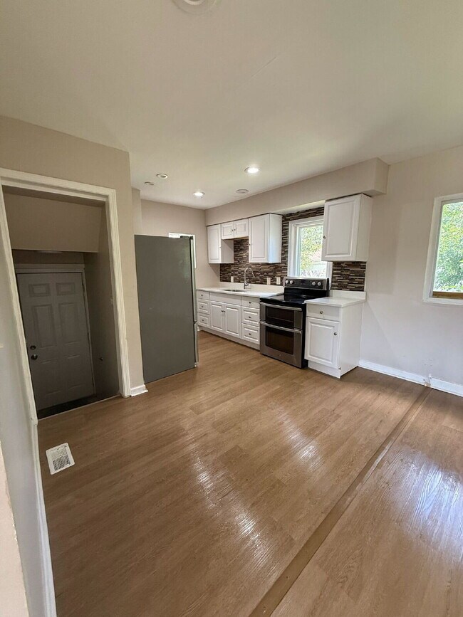 Foto del edificio - 14732 Woodmont Ave