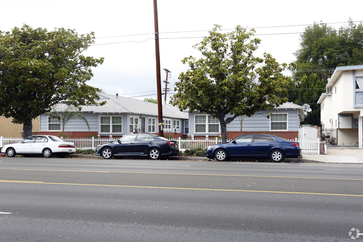 Building Photo - 14821 Burbank Blvd