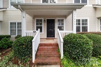 Building Photo - 17311 Villanova Rd