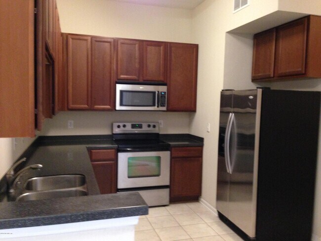 Foto del edificio - 7063 Deer Lodge Cir