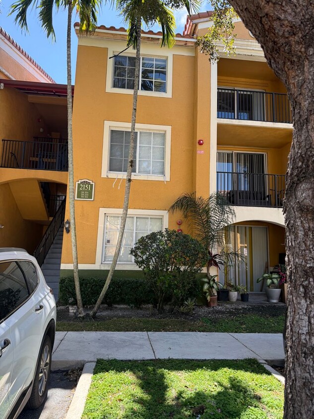 Primary Photo - RESORT STYLE, BEAUTIFUL 2 BEDROOM AND 2 BA...