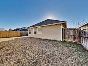 Building Photo - 2308 Arrowhead Dr
