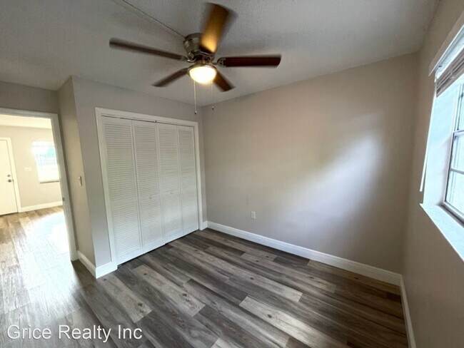 Foto del edificio - 2 br, 1 bath House - 3325 Airport Rd. N J2