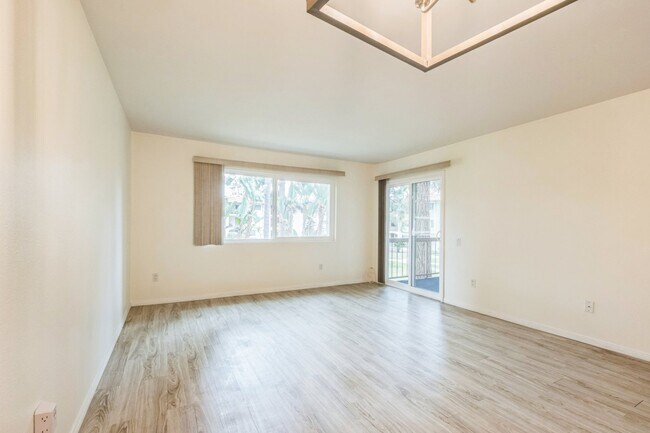 Building Photo - 10699 San Diego Mission Rd