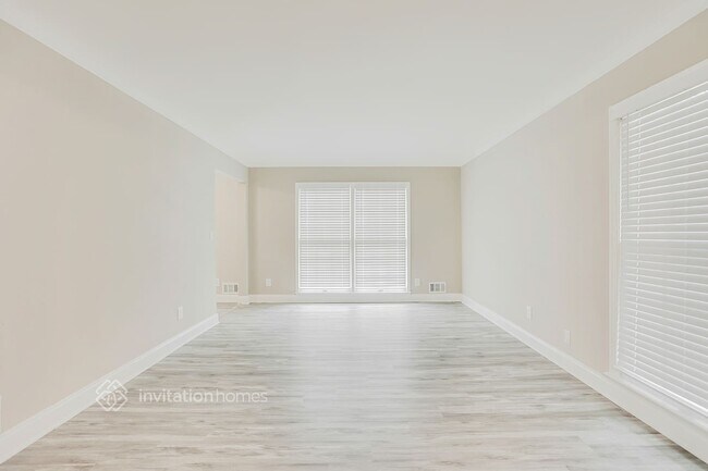 Building Photo - 4080 Ballina Dr