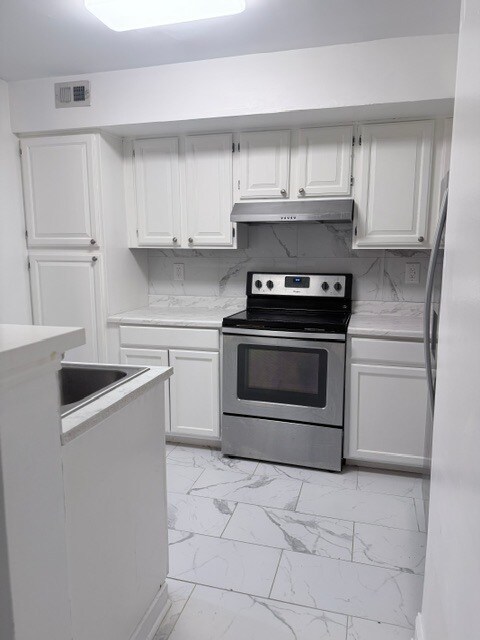 Foto del edificio - 13514 Lord Sterling Pl