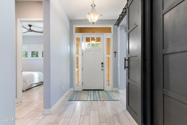 Foto del edificio - 20942 W College Dr