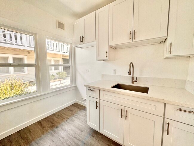 Foto del edificio - 1559 N Hill Ave