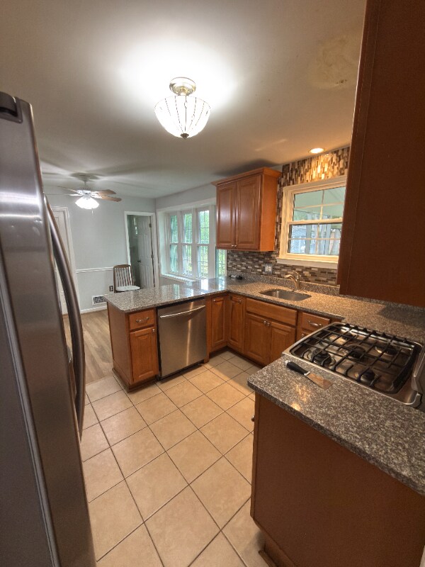 Foto del edificio - 6919 Rolling Rd