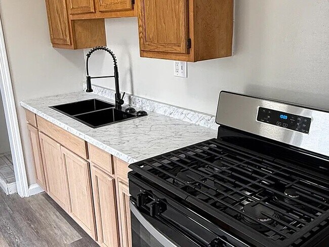 Foto del edificio - 4821 E 173rd St