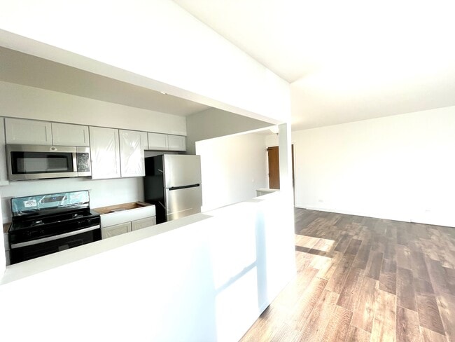 Building Photo - 8630 Sayre Ave
