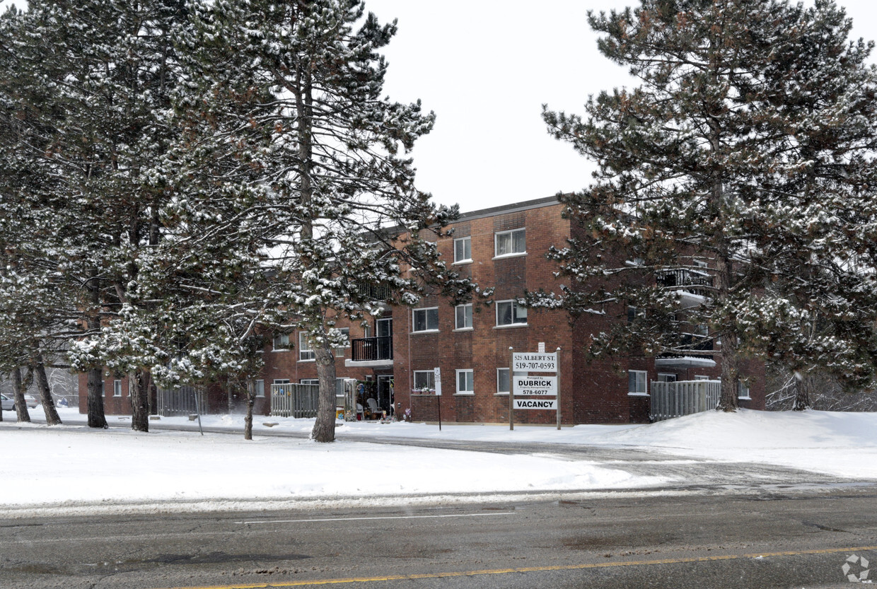 Building Photo - 525 Albert St