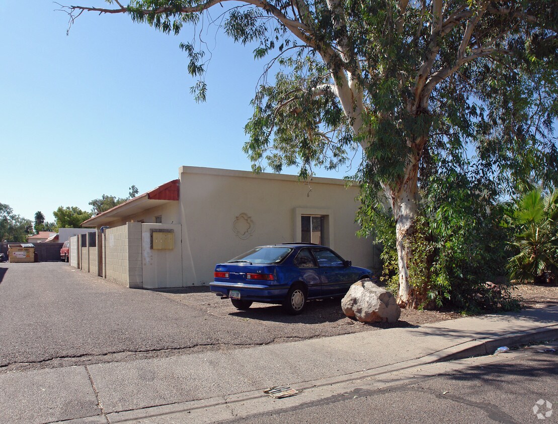 Primary Photo - 2727 E Marconi Ave