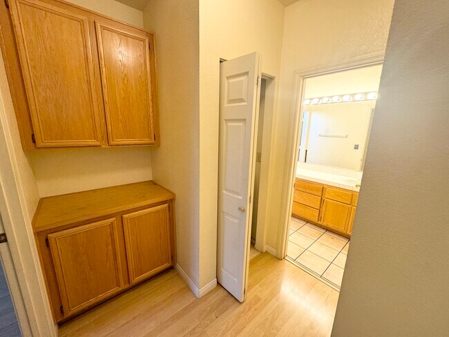 Building Photo - 5155 W Tropicana Ave