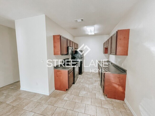 Building Photo - NOW OFFERING $350 OFF FIRST FULL MONTH IF ...