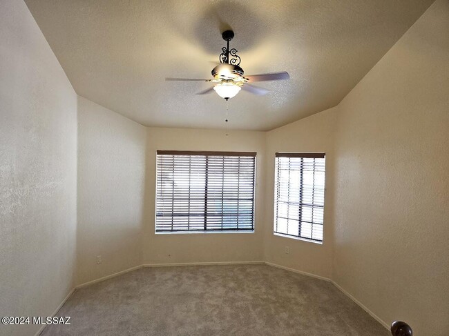 Building Photo - 1061 W Antelope Creek Way